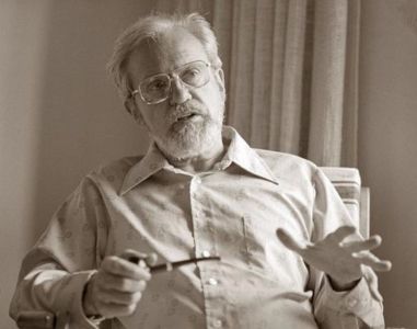 Le Dr Josef Allen Hynek, ancien conseiller de l'USAF en matières d'ovnis