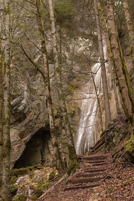 Grotte et cascade de Môtiers (Suisse)